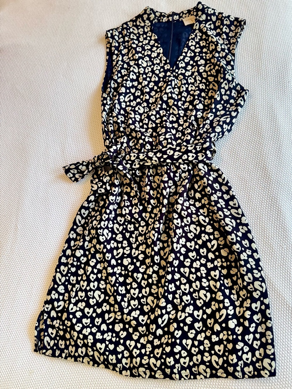 ELIZABETH CROSBY Sleeveless Navy Blue Floral Wrap-Style Dress w Self Tie - Picture 4 of 16